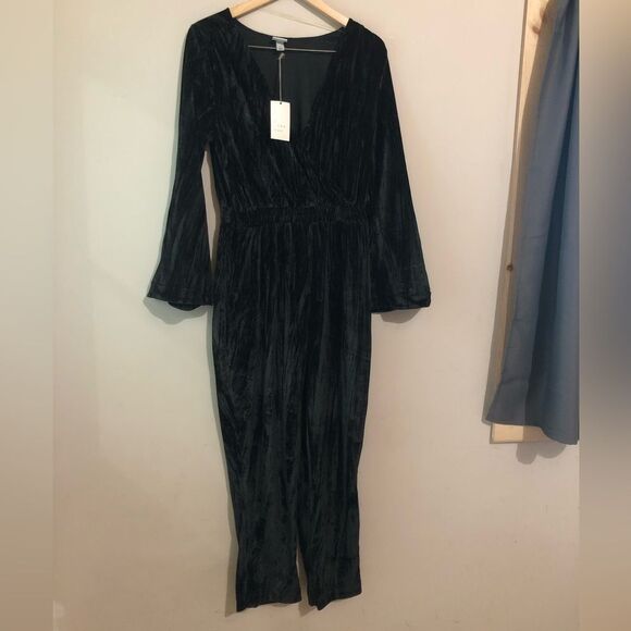 📳 A New Day | NEW Velvet Jumpsuit - Picture 1 of 7